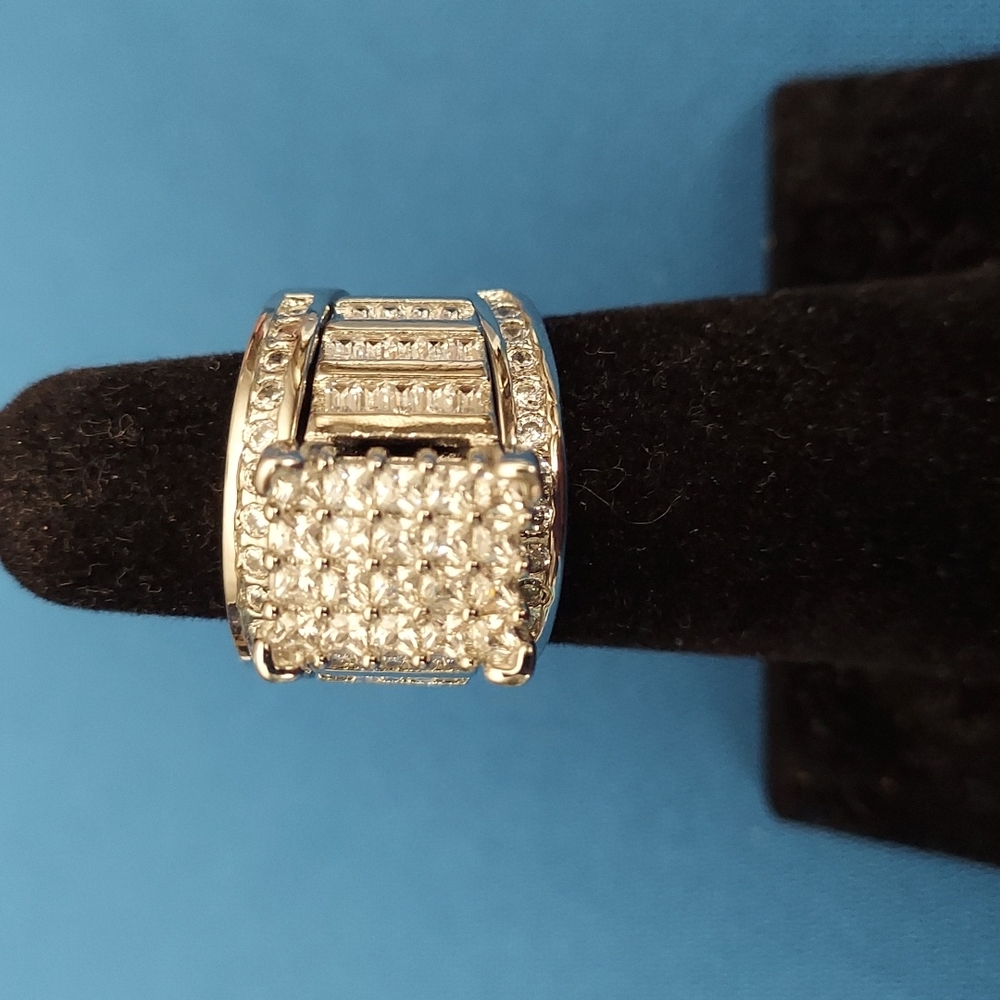 Gorgeous Silver Ring  Size 7 1/2